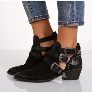 Dolce Vita Black Western suede booties